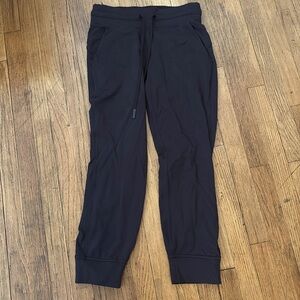 Lululemon joggers size 4